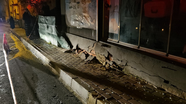 The building with the upper floor that shifted in Sarıyer leaned against the shanty: A disaster was averted