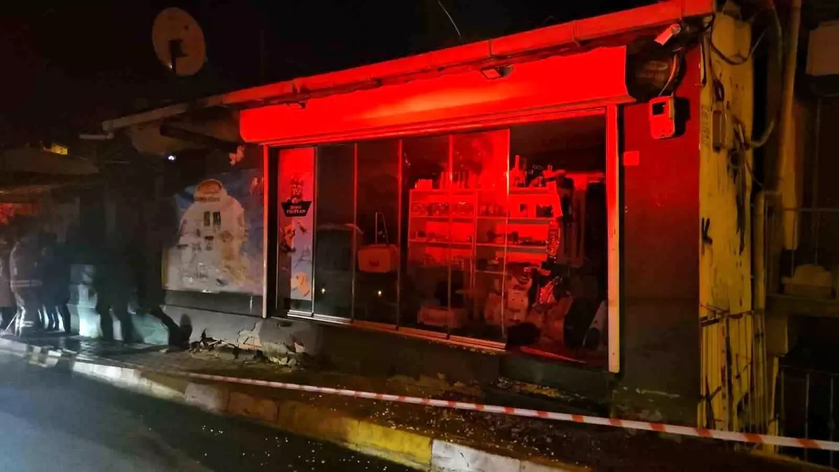 Sarıyer'de üst katı kayan bina gecekonduya yaslandı: Facianın eşiğinden dönüldü