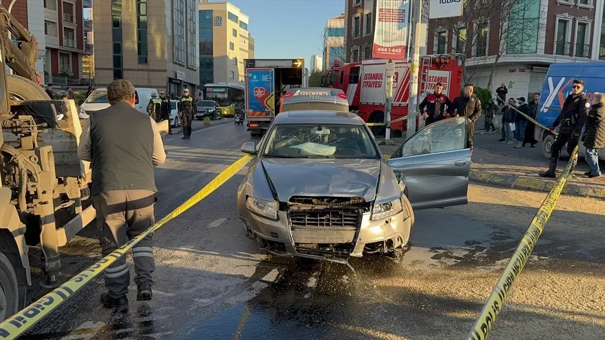 Şişli'de otomobilin motosiklete ve yayalara çarptığı kazada 2 kişi öldü, 5 kişi yaralandı