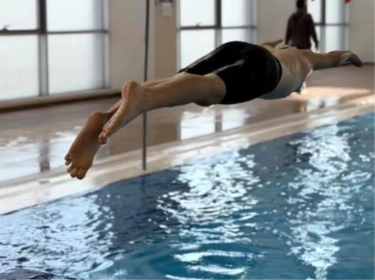 Tavşanlı'da yüzme rekoru, 1000 kişi yüzme öğrendi