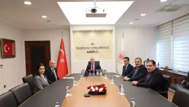 turk is ten bakan isikhan a tepki bizimle kimse 19364074 3377 m