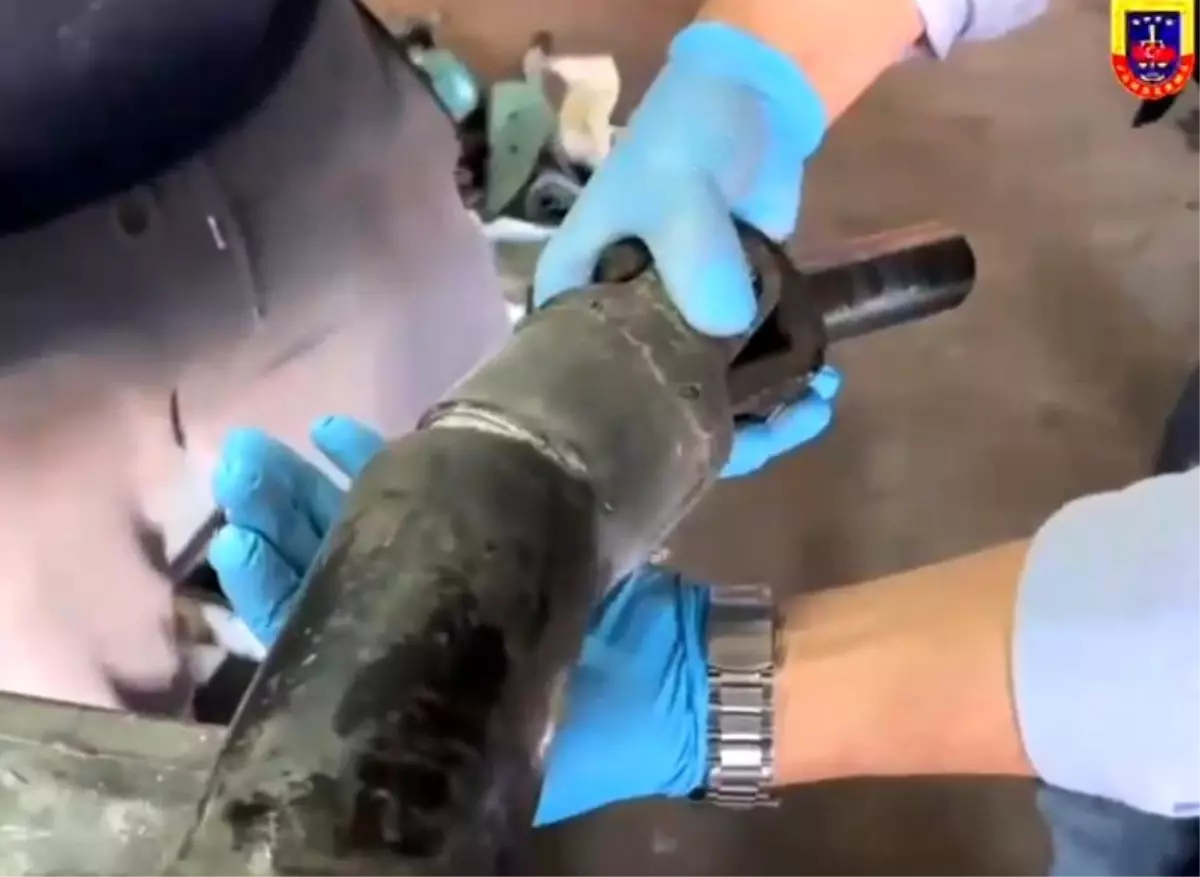 Antalya'da otomobilin şaftına gizlenmiş 17 kilogram metamfetamin ele geçirildi