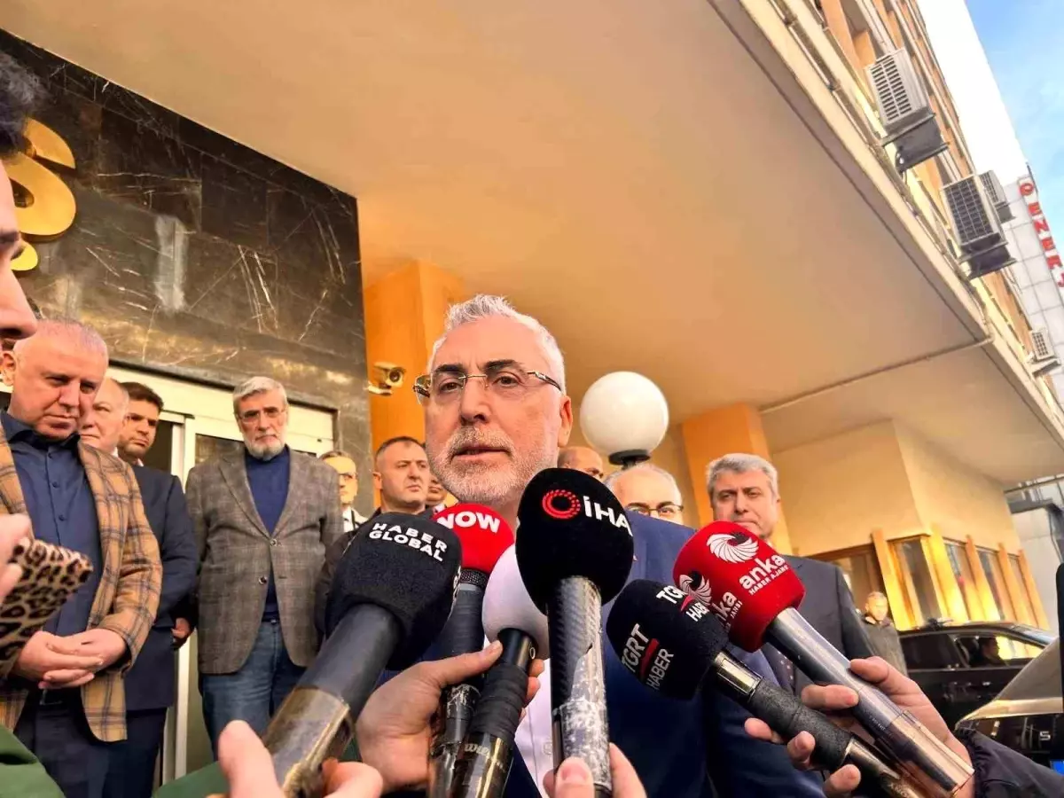 Bakan Işıkhan: '(TÜRK-İŞ ile görüşme) Komisyona katılmama gerekçelerini tekrar yenilediler'