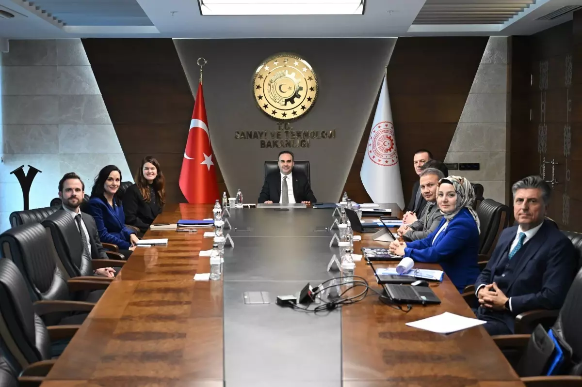 Bakan Kacır, NASA Başkan Yardımcısı Swails ile bir araya geldi