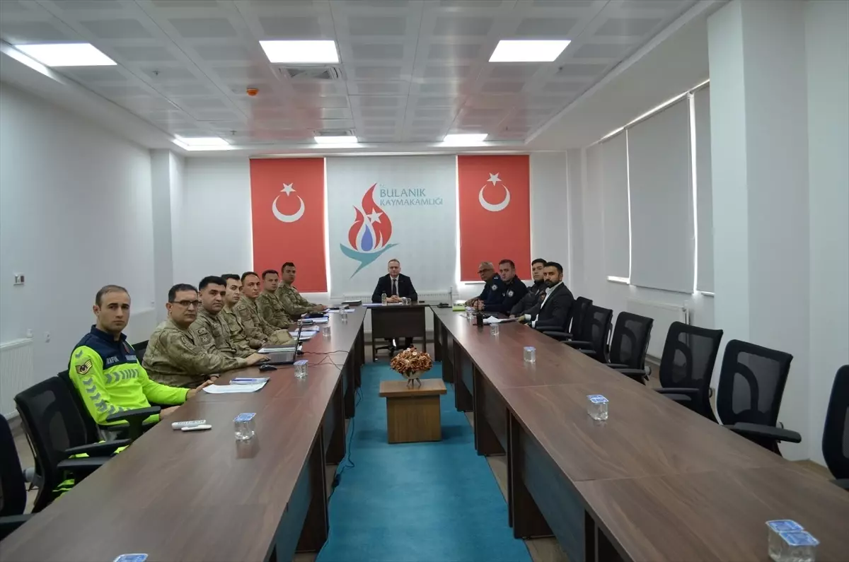 Bulanık'ta Güvenlik ve Asayiş Toplantısı yapıldı