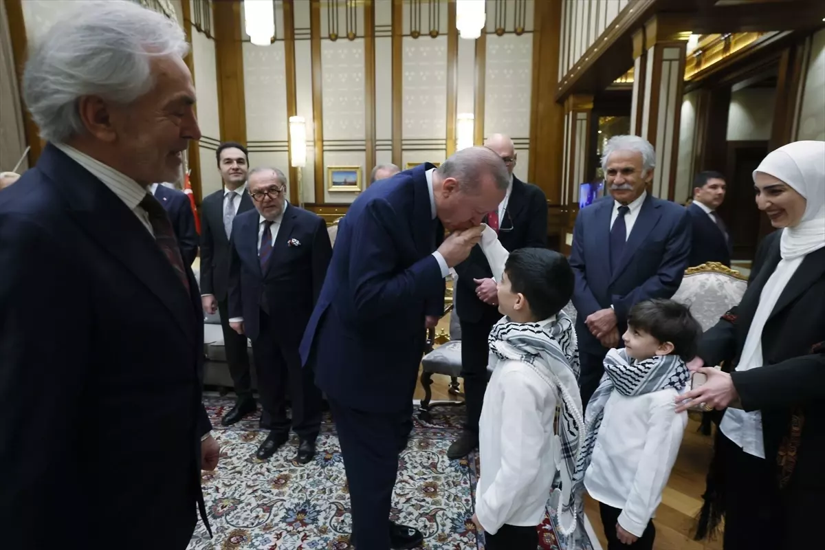 Cumhurbaşkanı Erdoğan, Cumhurbaşkanlığı Kültür ve Sanat Büyük Ödülleri'ne layık görülenleri kabul etti