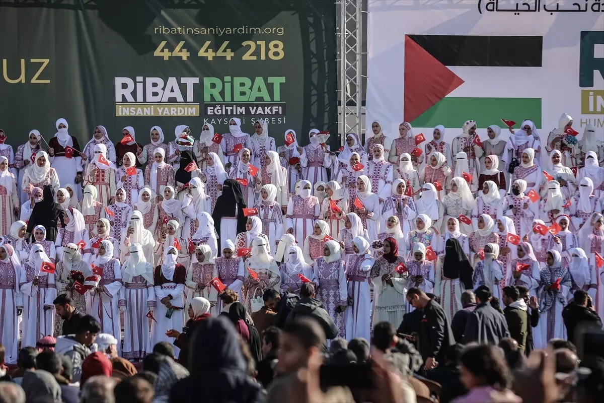Gazze'de 203 genç, Ribat Eğitim Vakfı'nın katkılarıyla düzenlenen toplu nikahla dünya evine girdi