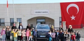 Hasankeyf'te 'Yerli Malı Haftası'nda öğrencilere yerli otomobil Togg tanıtıldı