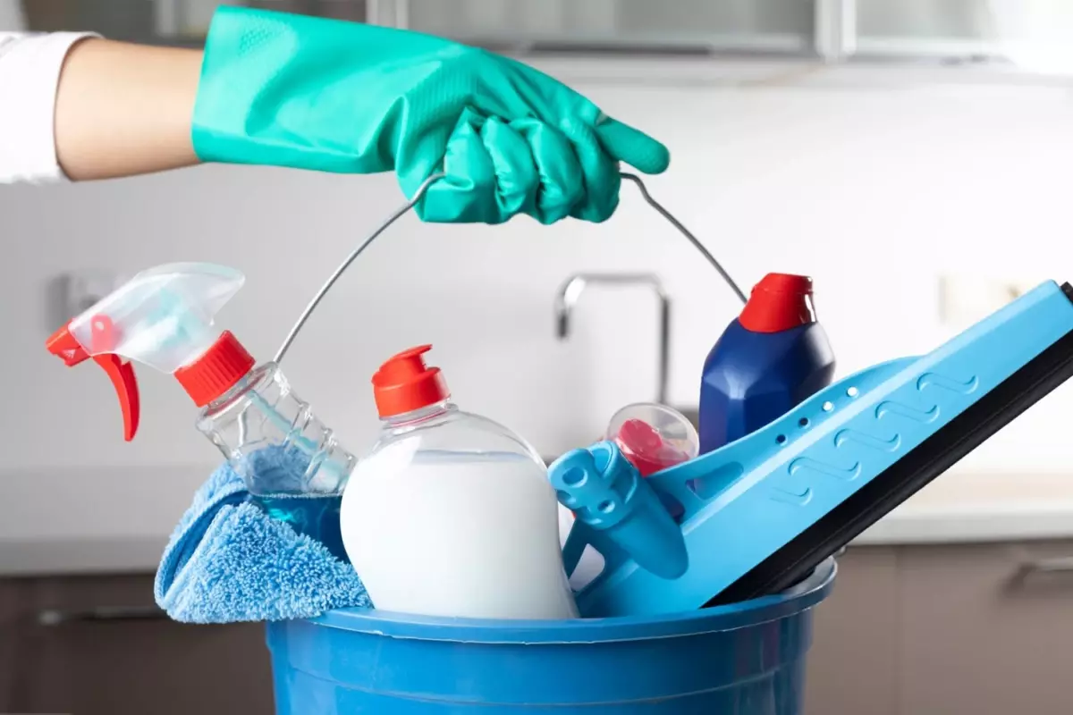 Herkesin evinde bulunan temizlik ürünü yasaklandı! Piyasadan toplatılıyor