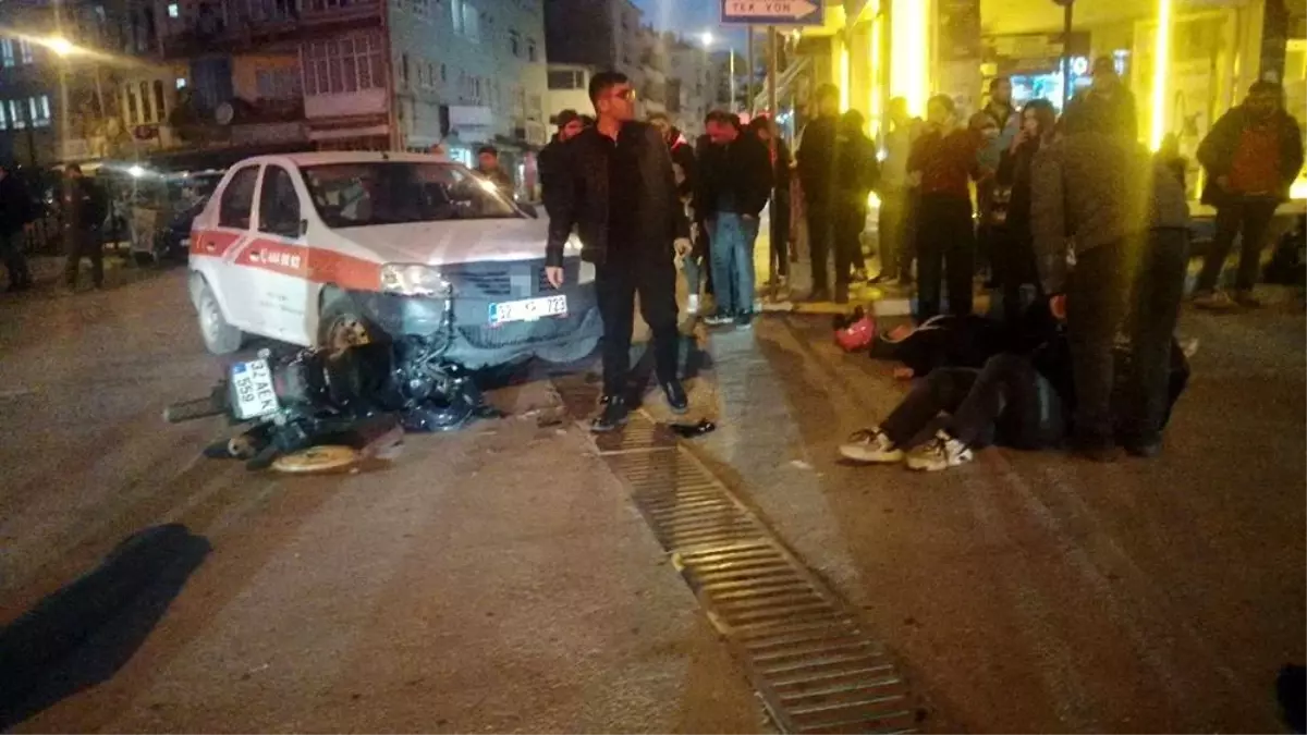 Isparta'da otomobille motosiklet çarpıştı: 2 yaralı