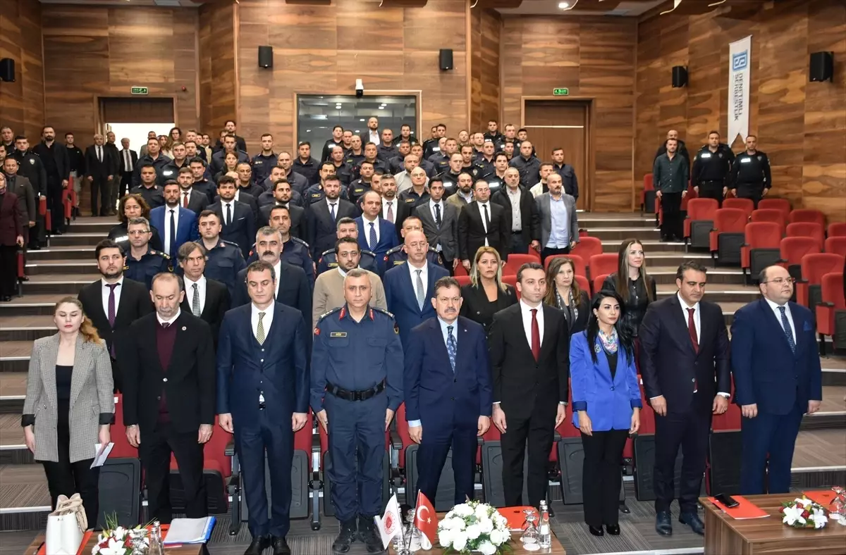 İzmir'de uyuşturucuyla mücadelede kapsamlı yol haritası panelde anlatıldı