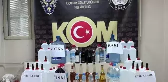 İzmir'de yılbaşı öncesi düzenlenen kaçak içki operasyonunda yakalanan 2 şüpheli tutuklandı