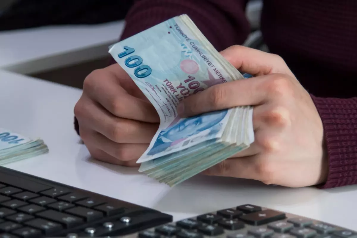 Kamu yöneticilerine seyyanen 30 bin lira zam teklifi geri çekildi
