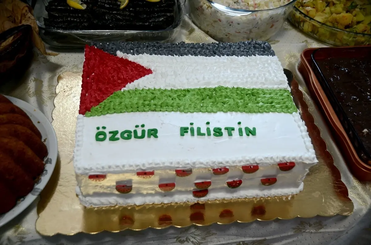 Kars'ta öğrenci anneleri Filistin'e destek kermesi düzenlendi