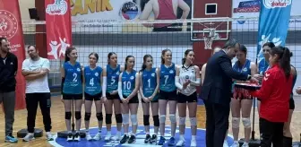 Köprülü Mehmet Paşa Anadolu Lisesi voleybol takımı Samsun birincisi oldu
