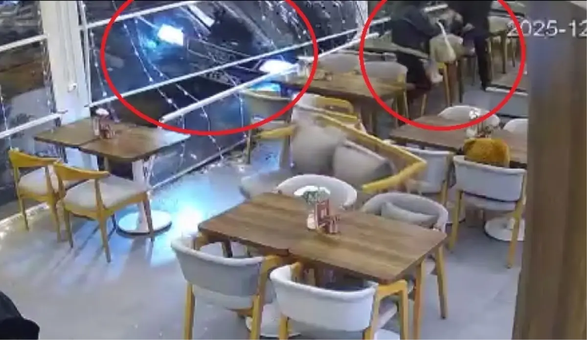 Kafeye giren otomobilin kamera görüntüleri ortaya çıktı