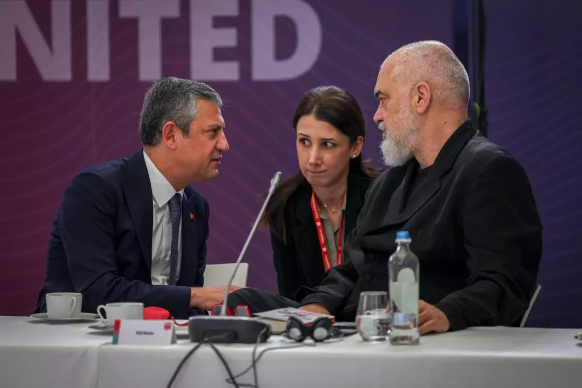 Özgür Özel Brüksel'de konuştu, AK Parti'den tepkiler peş peşe geldi