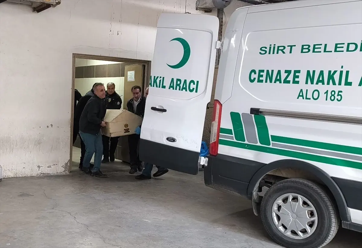 Siirt'te bir kadın evinde bıçaklanarak öldürüldü