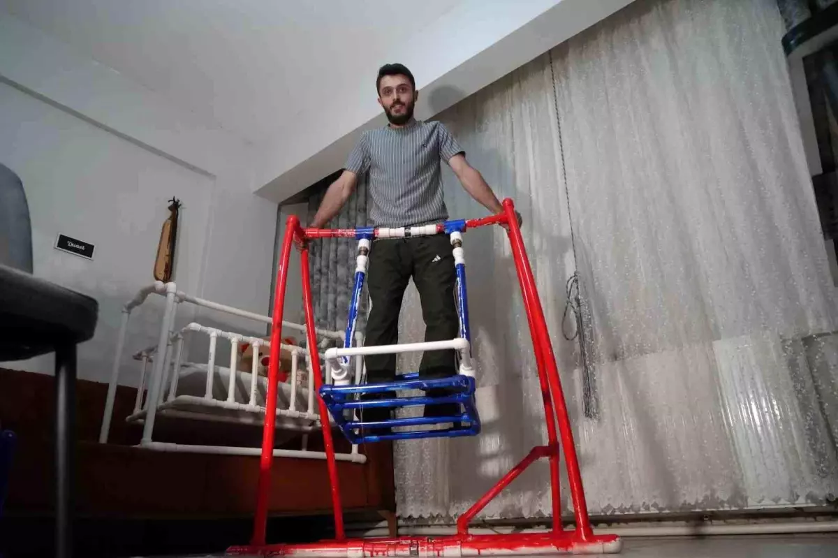 Tesisatçı baba adayından, doğacak bebeğine su borusundan beşik ve salıncak