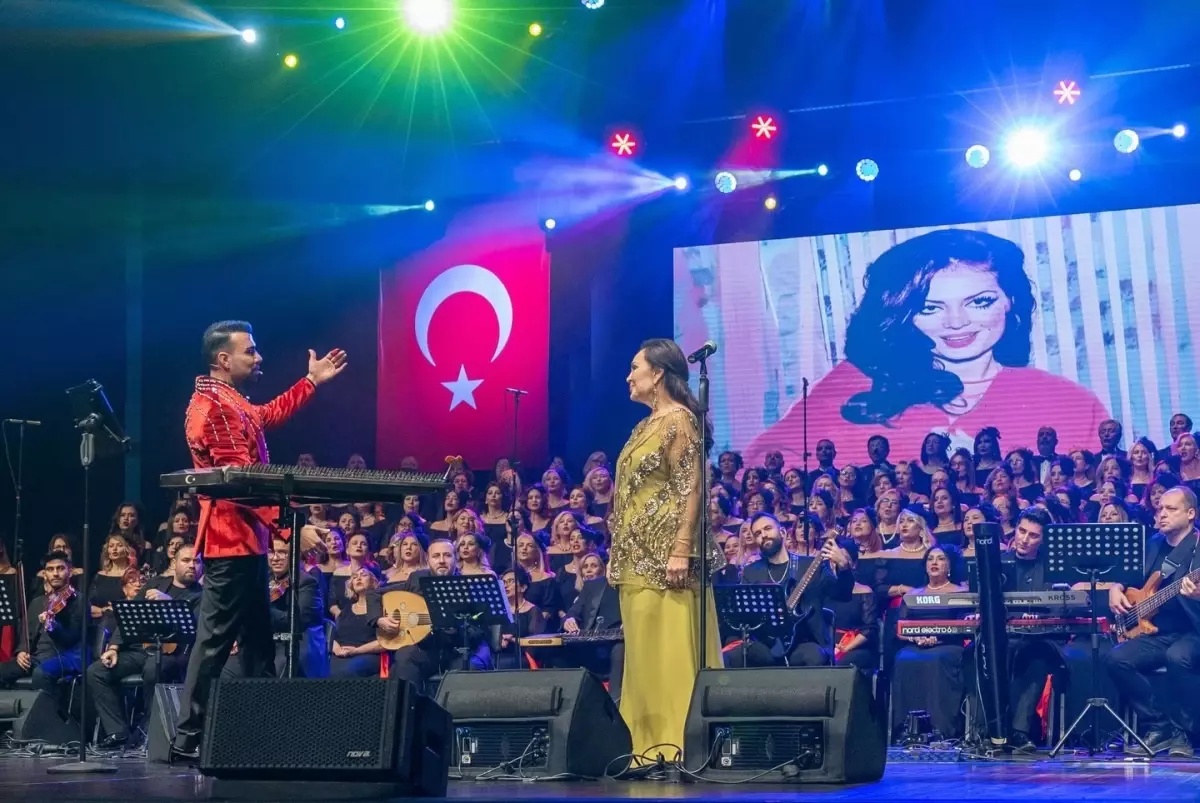 Türkan Şoray Mersin'de İyilik Korosu Konserine Katıldı