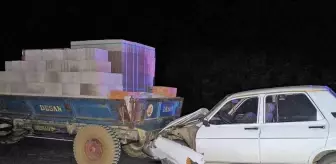 Uşak'ta traktörün römorkuna çarpan otomobildeki 3 kişi yaralandı