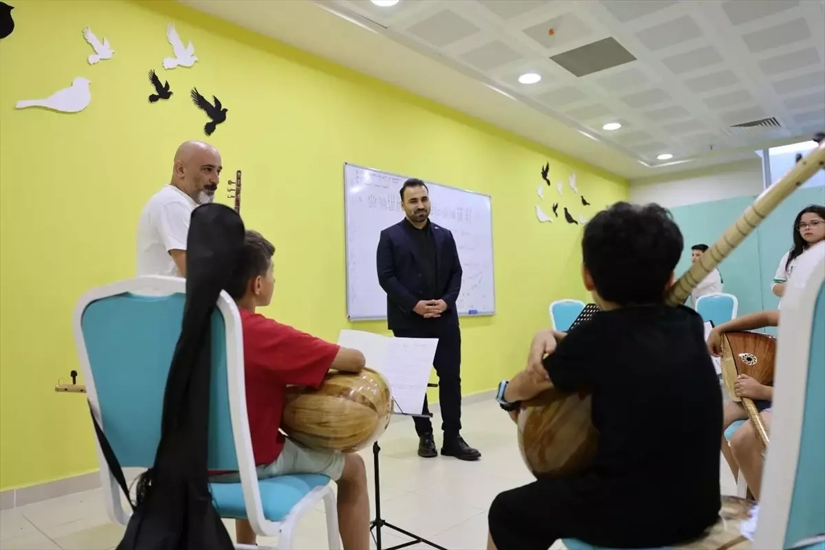 Vezirköprü'de çocuklar için bağlama kursu açıldı