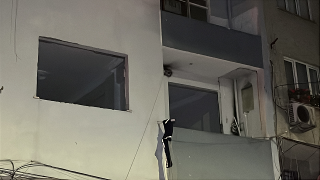 4 katli binanin catisindan kopan parcalar park 19370904 7949 m