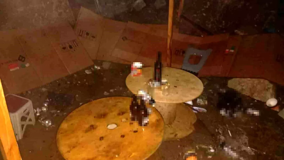 Alkoliklerin mesken tuttuğu baraka alev alev yandı