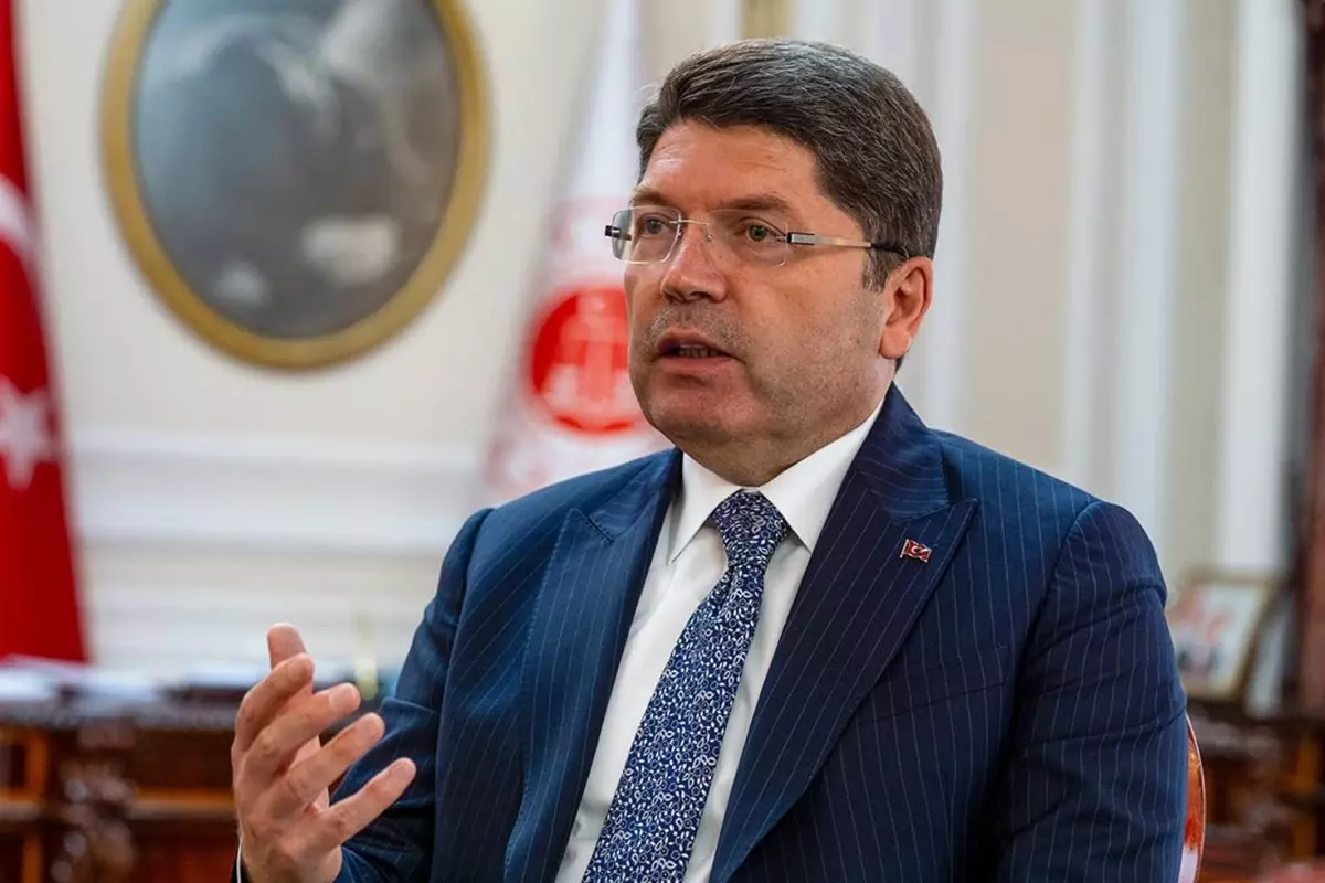 Bakan Tunç'tan Bursaspor ve Leyla Zana açıklaması