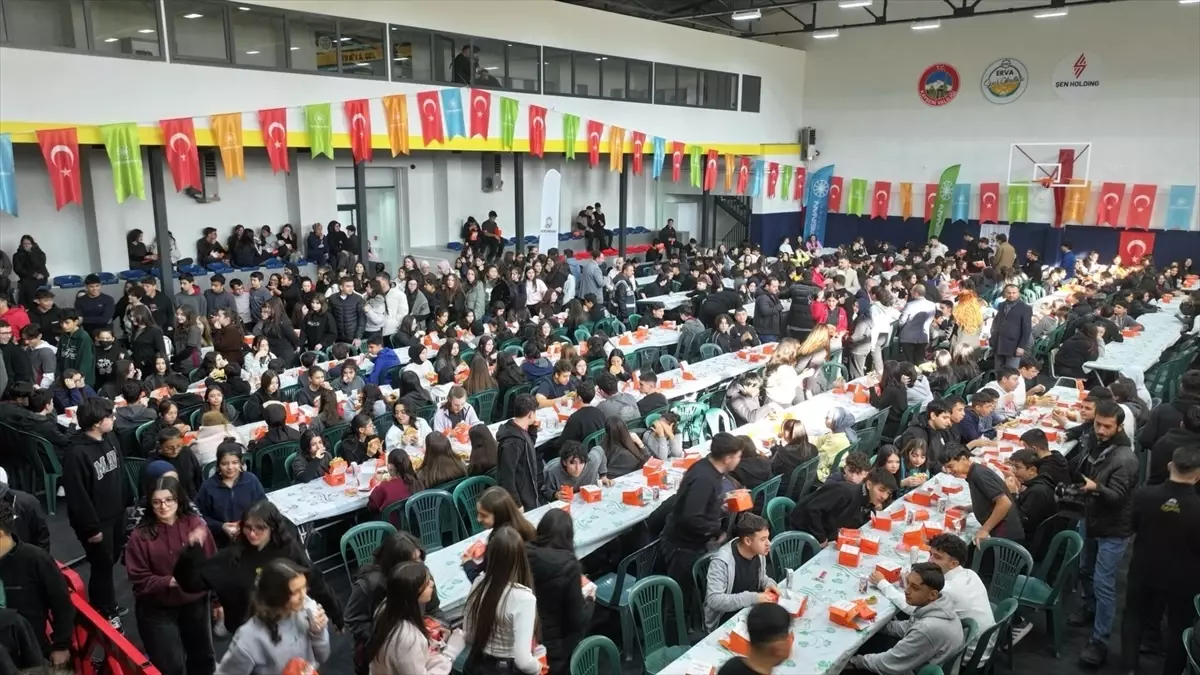 Başkan Çolakbayrakdar, lise öğrencileriyle bir araya geldi