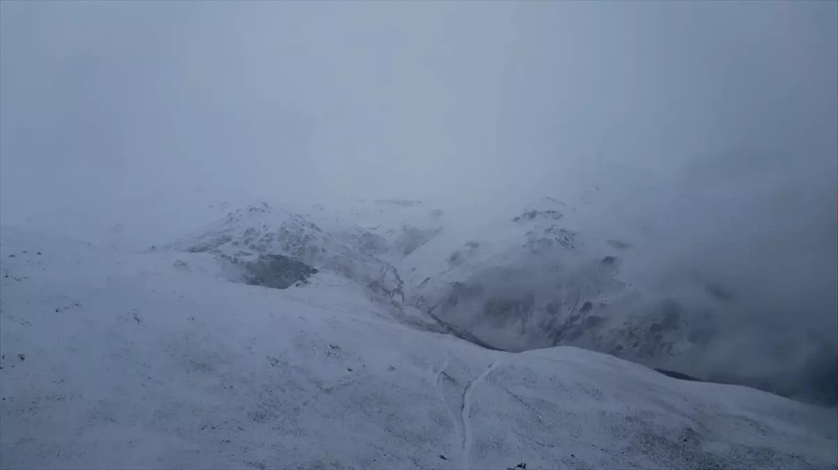 Bayburt'ta soğuk hava ve sis etkili oldu