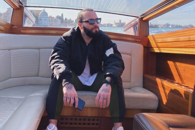 berkay luks ev aldi ama ailesiyle otelde yasiyor 19370418 5084 m