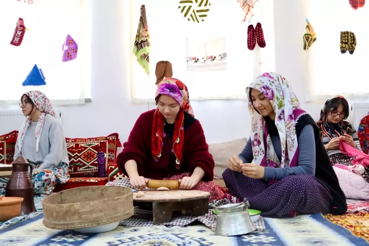 Bilecik'te öğrencilerden hayır çarşısı