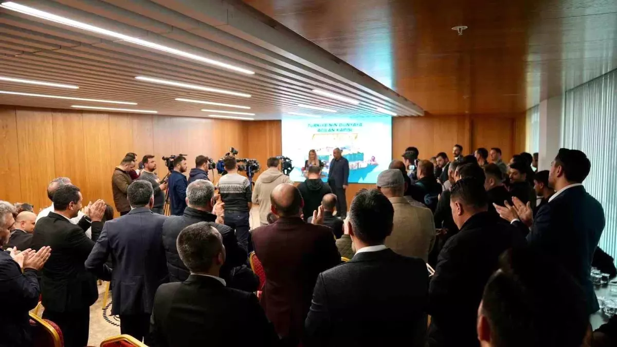 CHP Arnavutköy'de istifa depremi: 2 meclis üyesi ve 100 partili CHP'den istifa etti