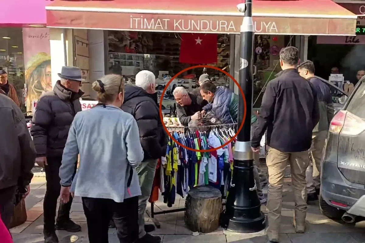 CHP Şile İlçe Başkanlığı önünde 'kızıma küfür ettiler' diye bağıran kişi gözaltına alındı