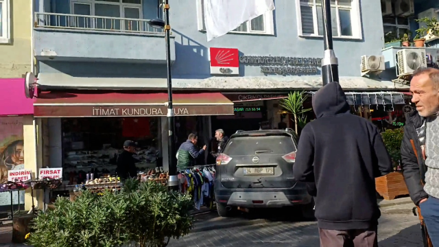 Человек, кричащий 'оскорбили мою дочь' перед зданием CHP Шиле районного управления, был задержан