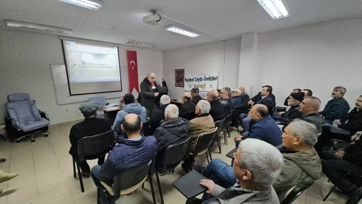 Eceabat'ta zeytin üreticilerine hijyen eğitimi verildi