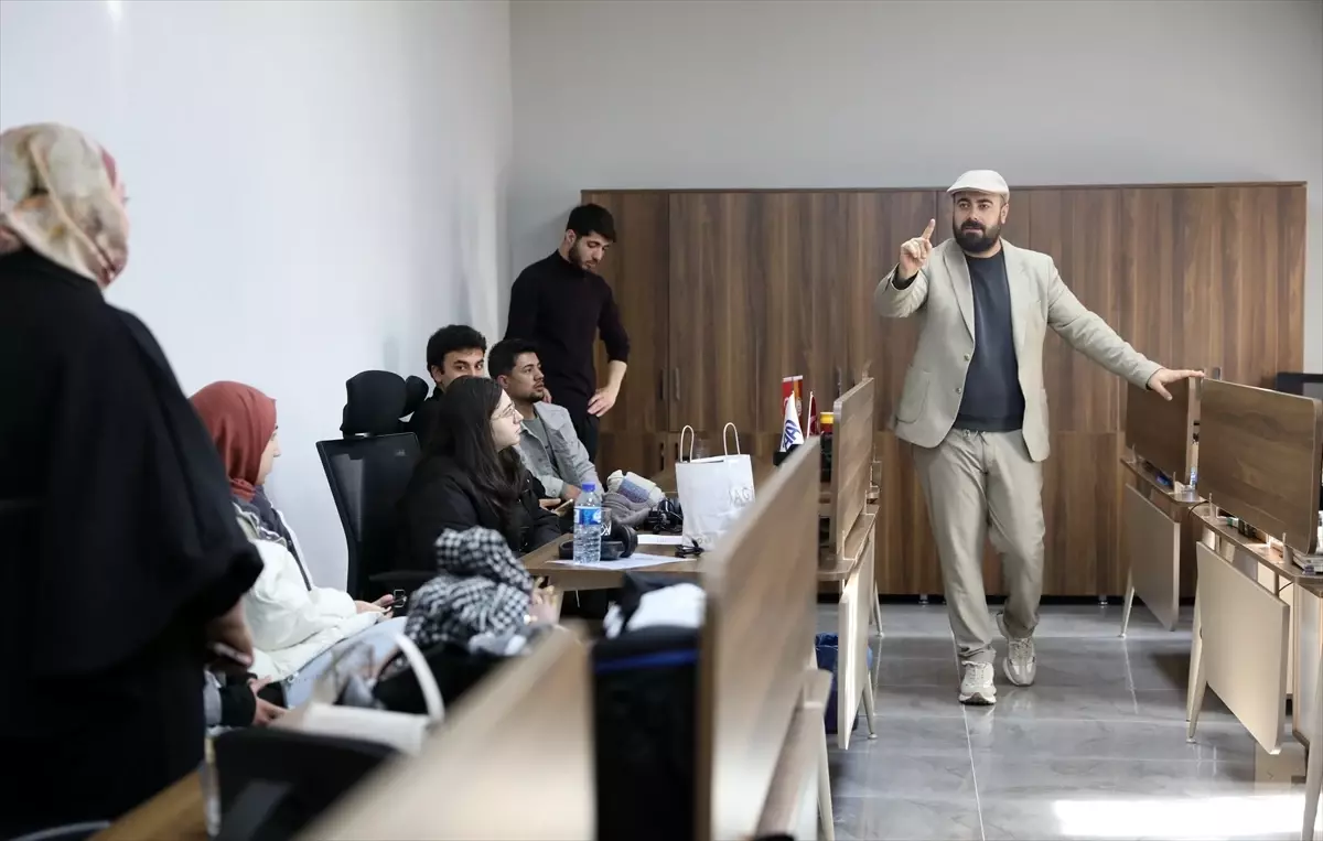 GAÜN İletişim Fakültesi öğrencileri AA Gaziantep Bölge Müdürlüğü'nü ziyaret etti