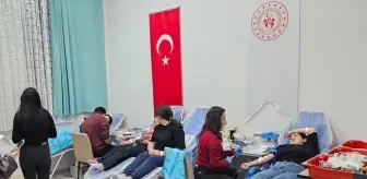 Gümüşhacıköy'de öğrencilerden Kızılay'a kan bağışı