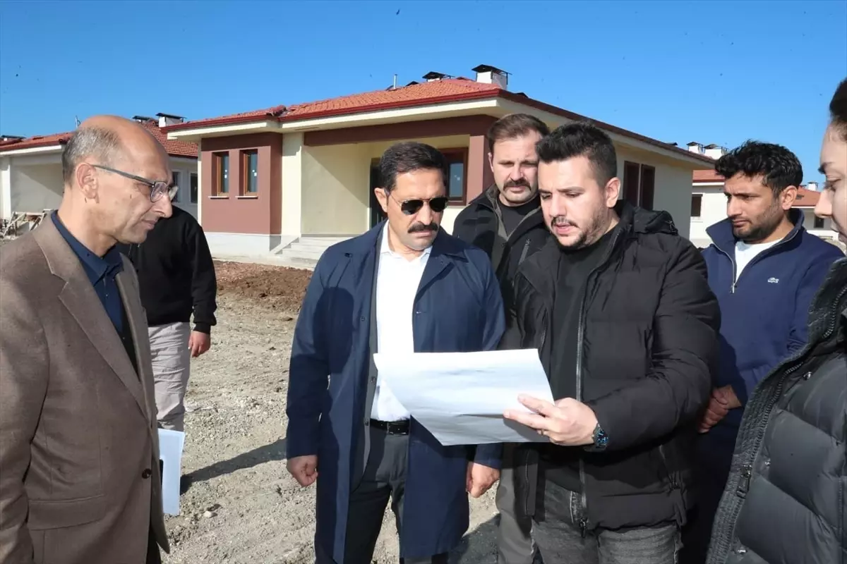 Hatay'da kırsal deprem konutlarının yapımı sürüyor