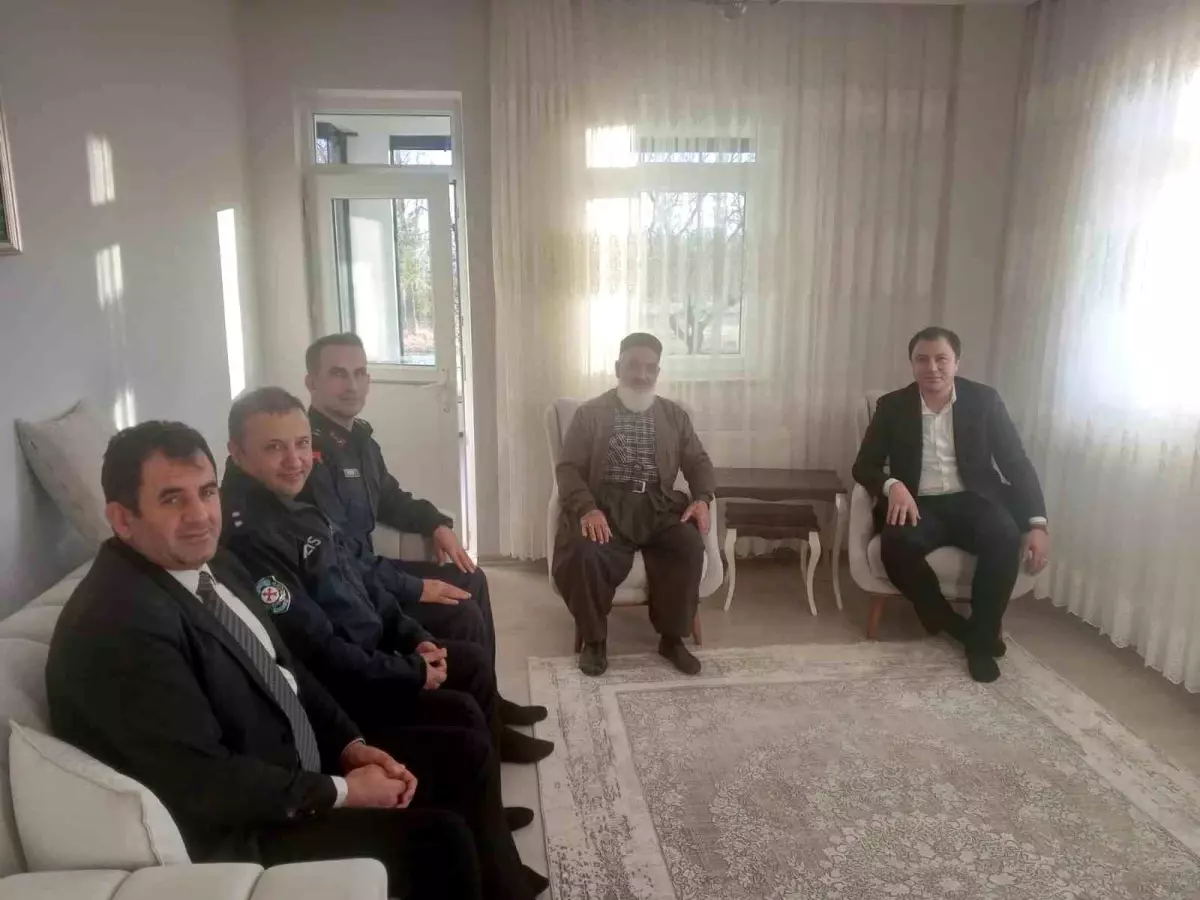 Kaymakam Bayram Kıbrıs gazisiyle bir araya geldi