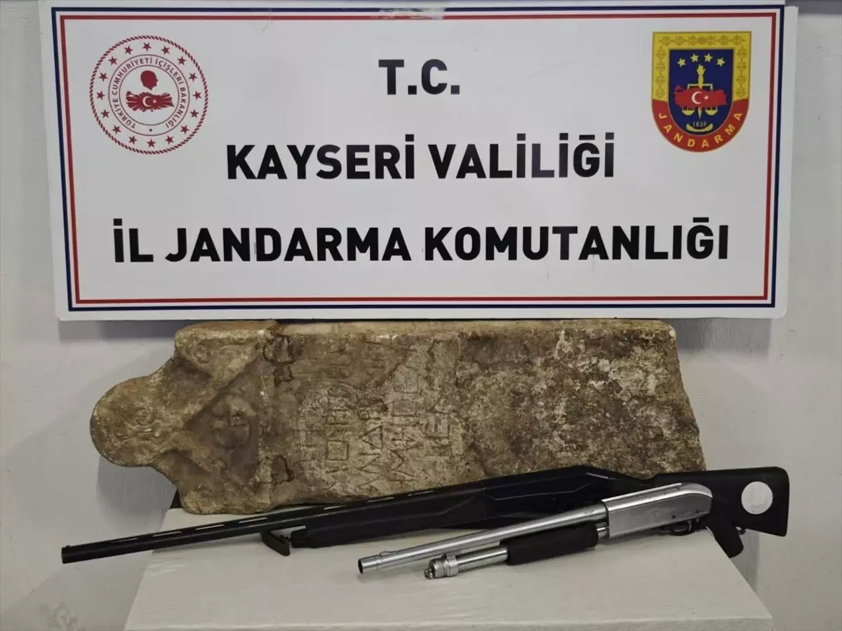 Kayseri'de Roma dönemine ait mezar steli ele geçirildi