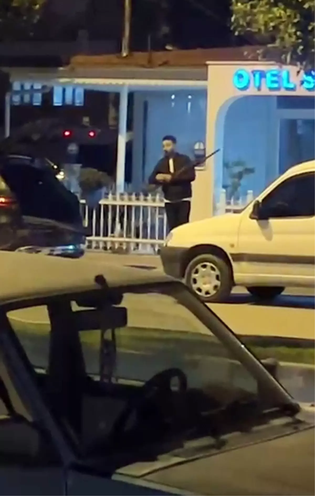 Kaza yaptıktan sonra tartıştığı restoran işletmecisini pompalı tüfekle vurdu