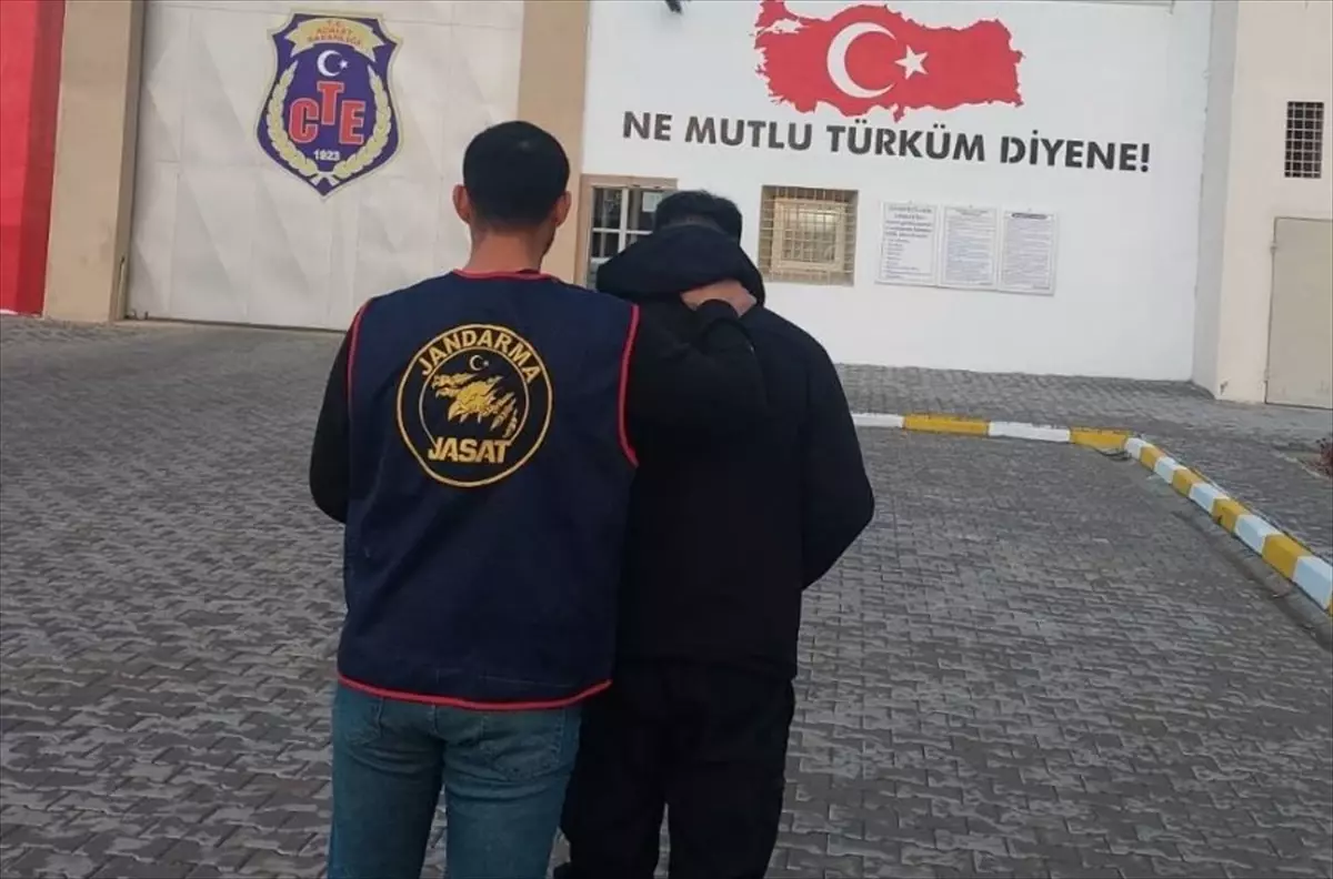 Kırşehir'de hakkında 3 yıl 9 ay kesinleşmiş hapis cezası bulunan firari yakalandı