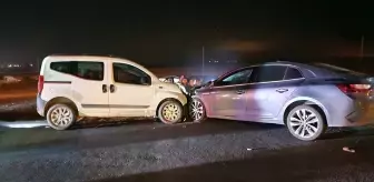 Konya'da hafif ticari araç ile otomobilin çarpıştığı kazada 8 kişi yaralandı