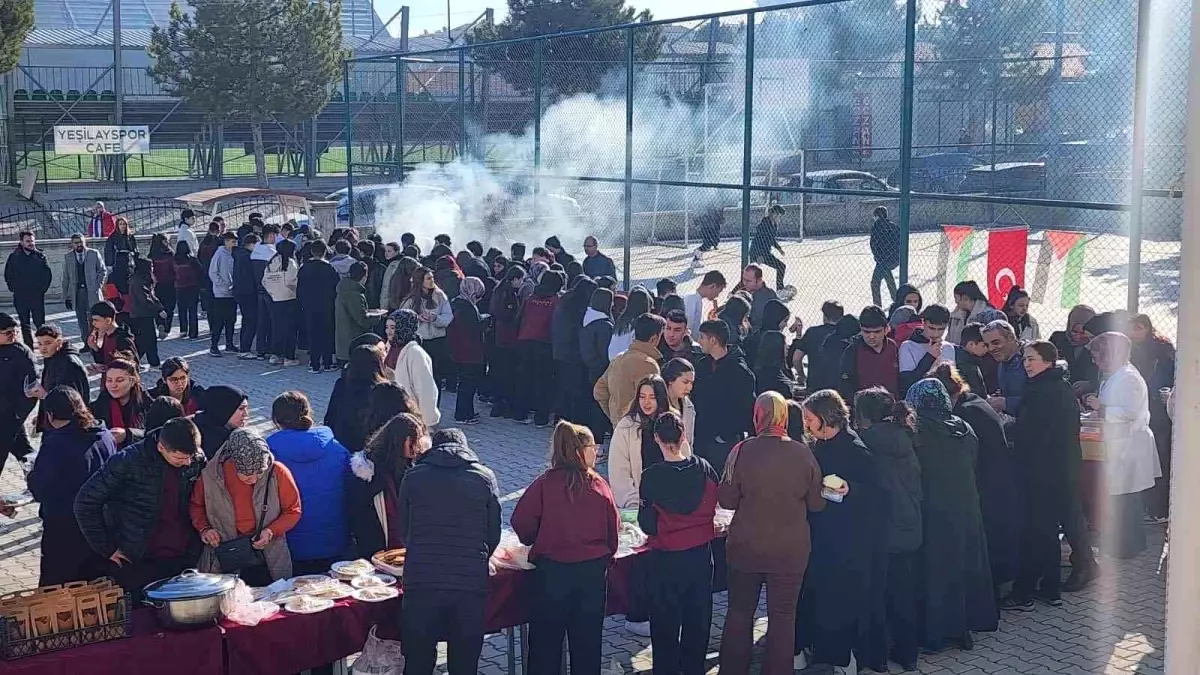 Kütahya'daki okullarda Filistin'e destek amacıyla düzenlenen Hayır Çarşısı etkinlikleri devam ediyor