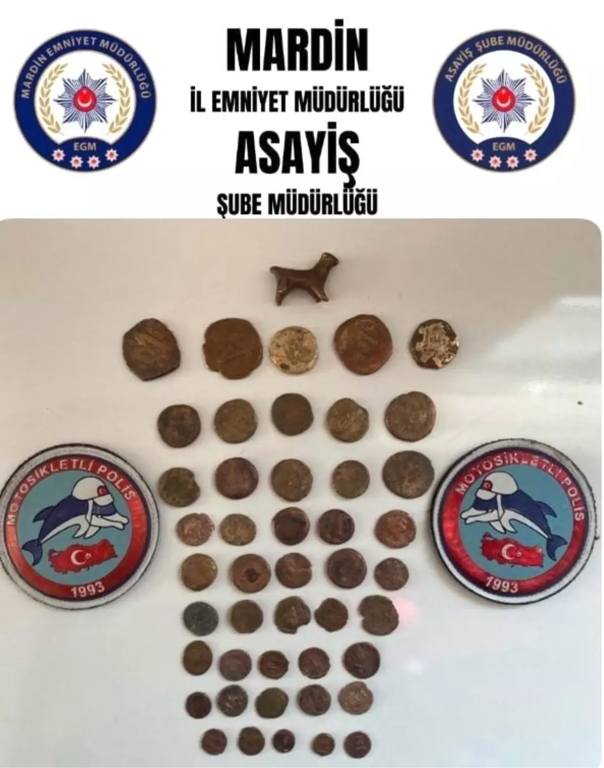 Mardin'de tarihi eser operasyonu: 45 sikke ve hayvan figürlü heykel ele geçirildi
