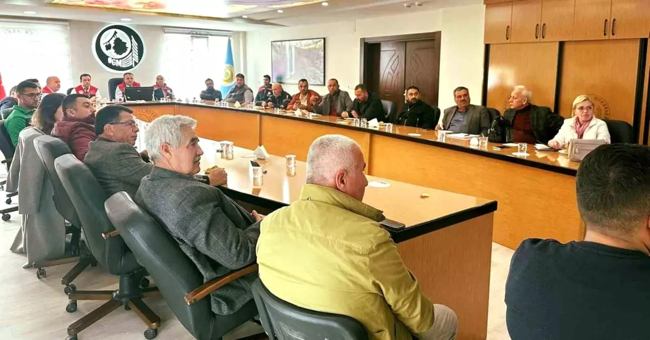 Mersin'de zeytinyağı ve sofralık zeytin üretimi bilgilendirme toplantısı