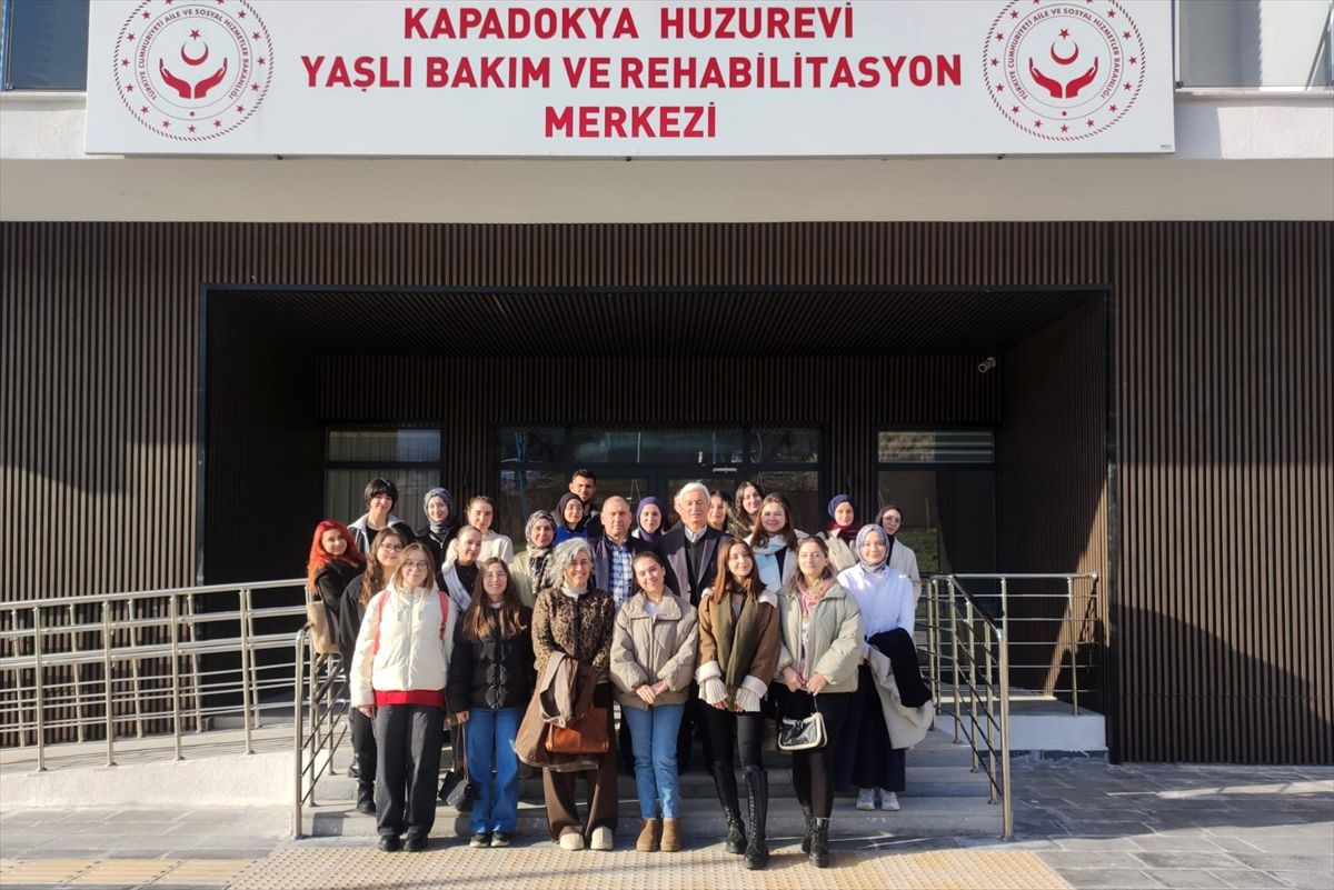 NEVÜ öğrencilerinden Huzurevi Yaşlı Bakım ve Rehabilitasyon Merkezi'ne ziyaret