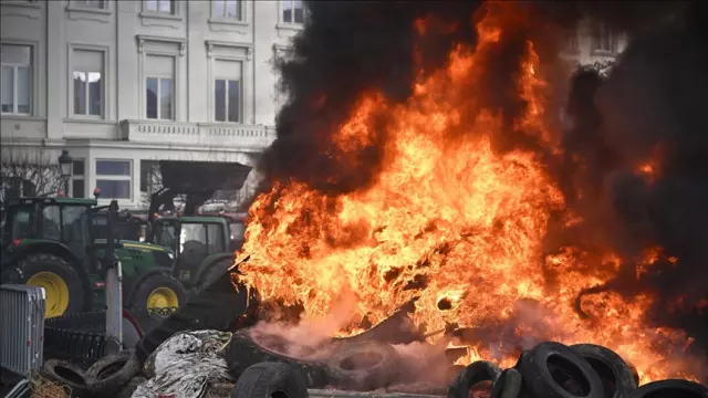 ortaligi yakip yikan ciftciler avrupali liderlere 19371264 4310 m